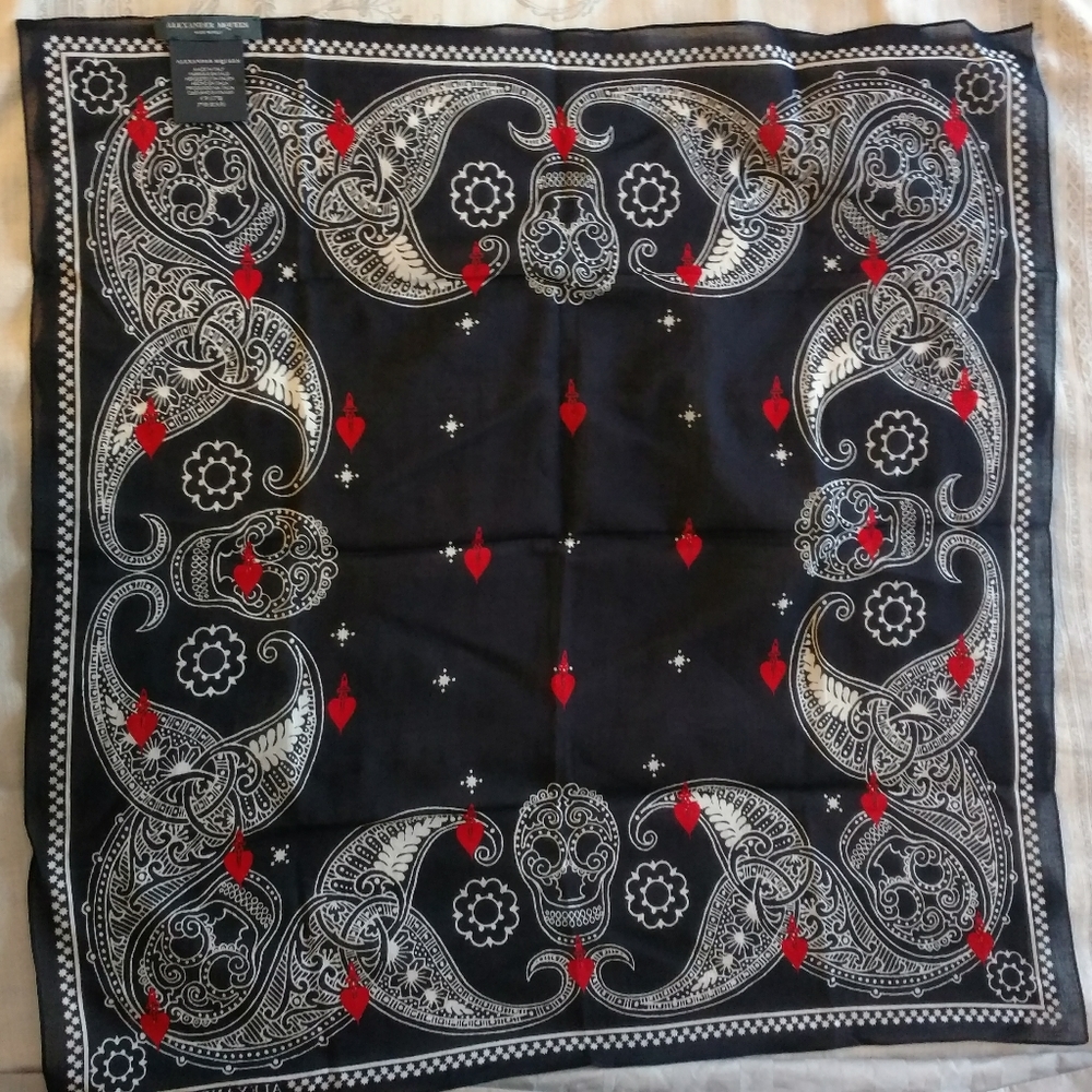 NWT Alexander McQueen black square scarf